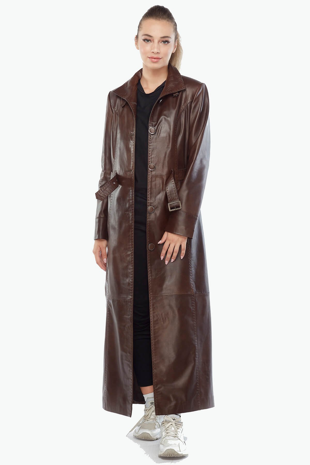 Женское пальто из натуральной кожи коричневого цвета