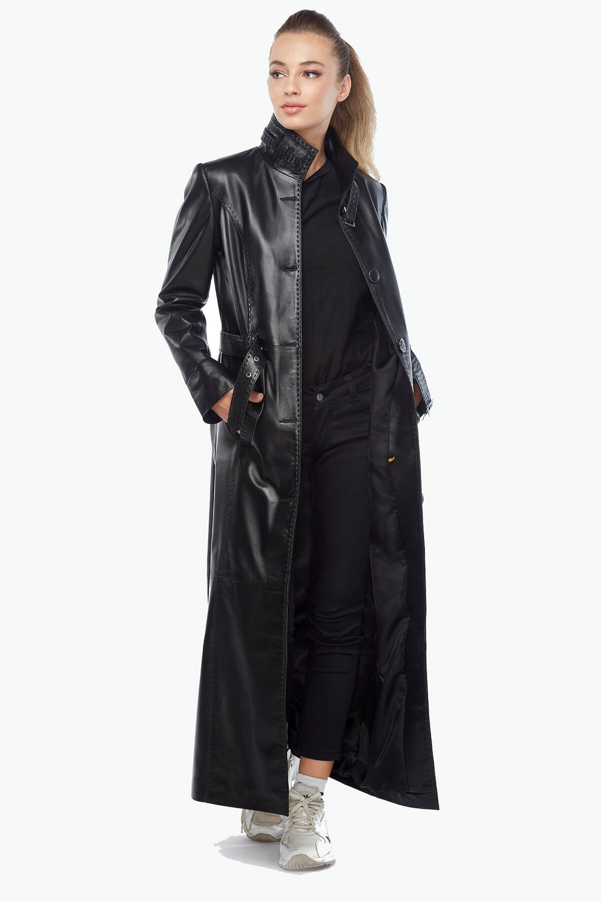 Женское пальто из натуральной кожи черного цвета