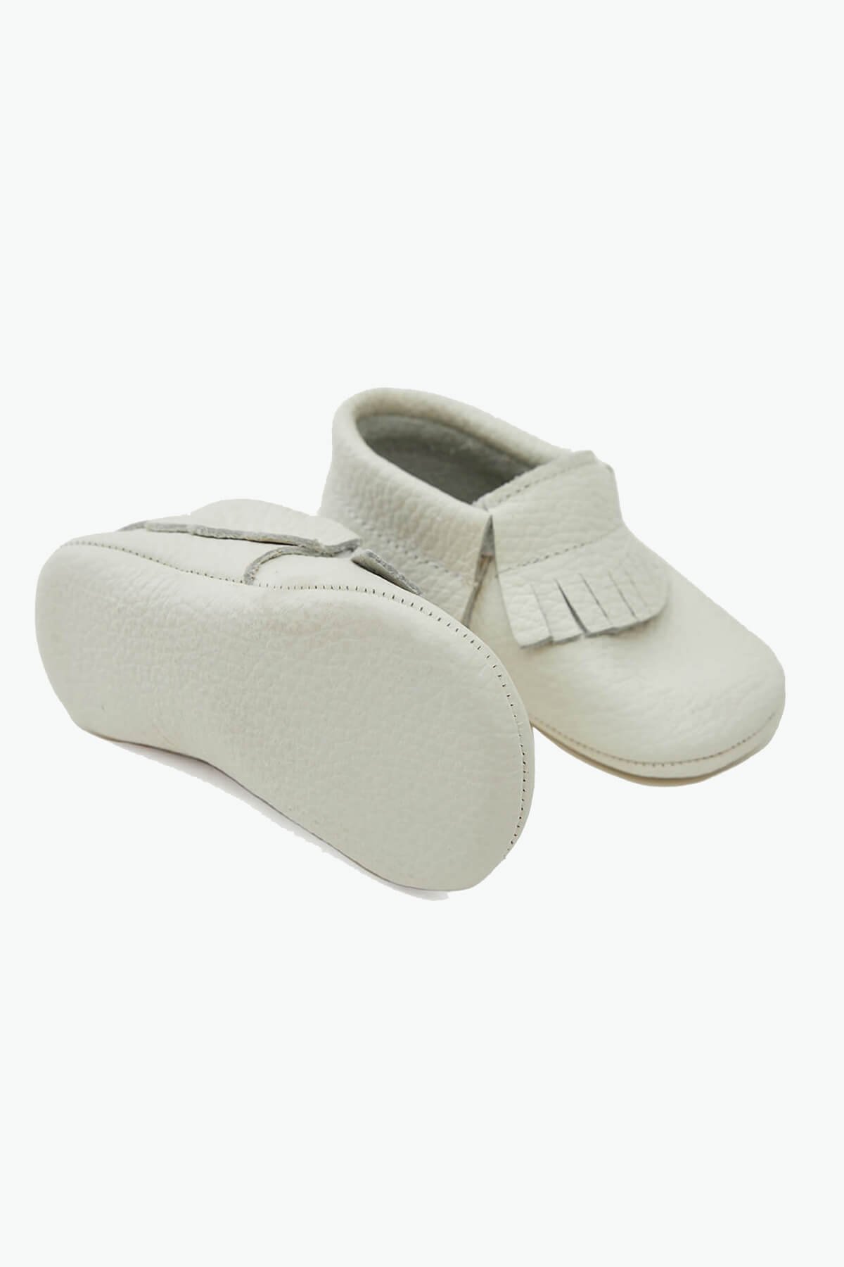 Эластичная детская обувь из натуральной кожи белого цвета